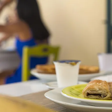 Notos Alojamento de Acomodação e Pequeno-almoço 3*